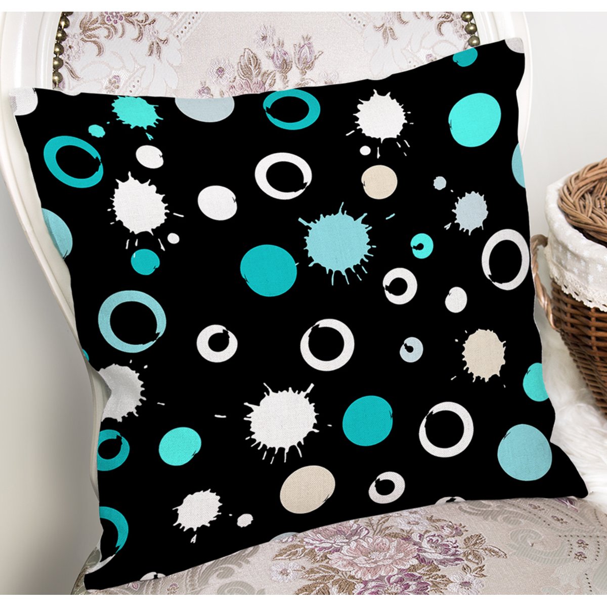 K7763-Siyah-Zeminli-Renkli-Puantiyeli-Dijital-Baskılı-Modern-Yastık-Kırlent-Kılıfı-1