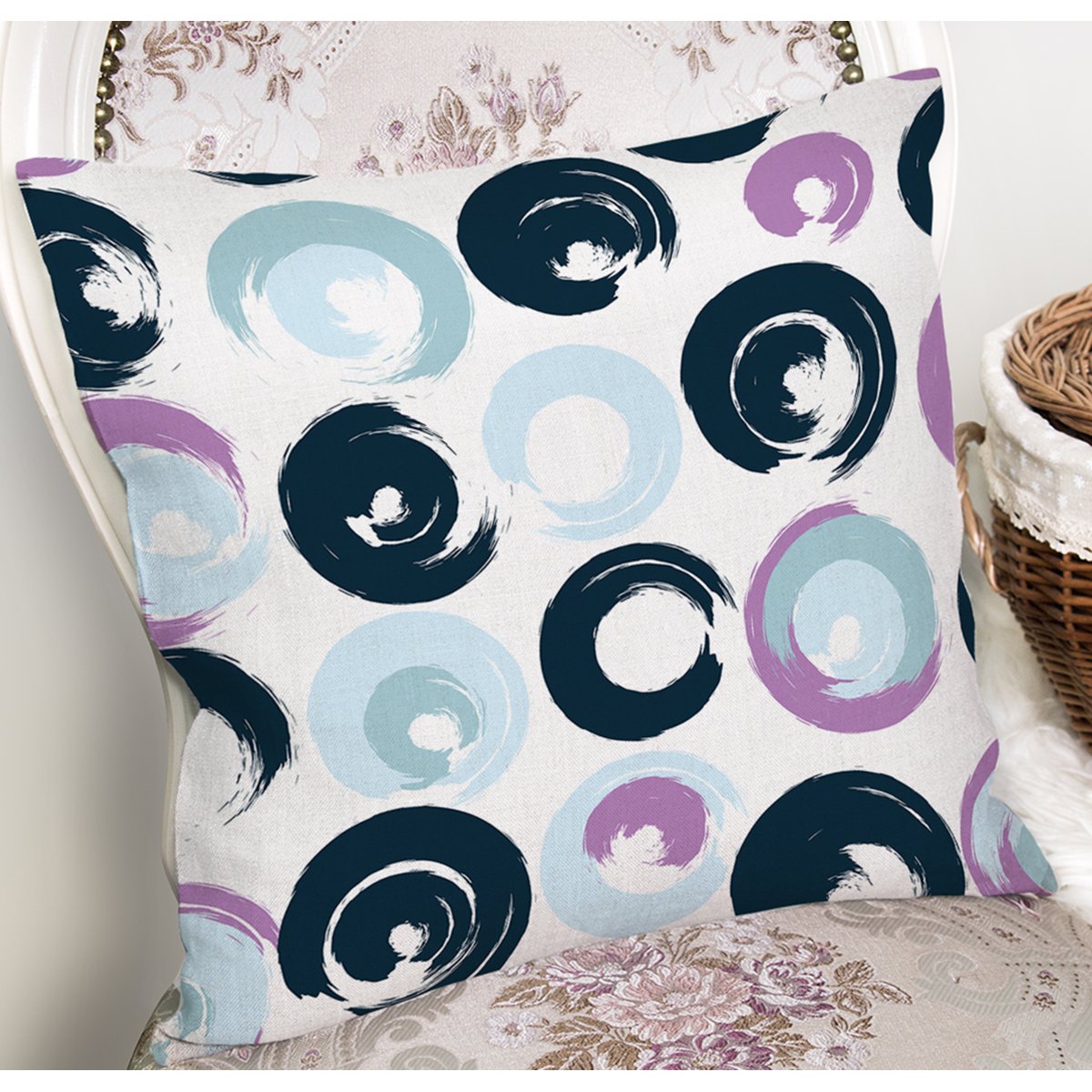 K7768-Beyaz-Zemin-Üzerinde-Renkli-Geometrik-Desenli-Dijital-Baskılı-Modern-Yastık-Kılıfı-1