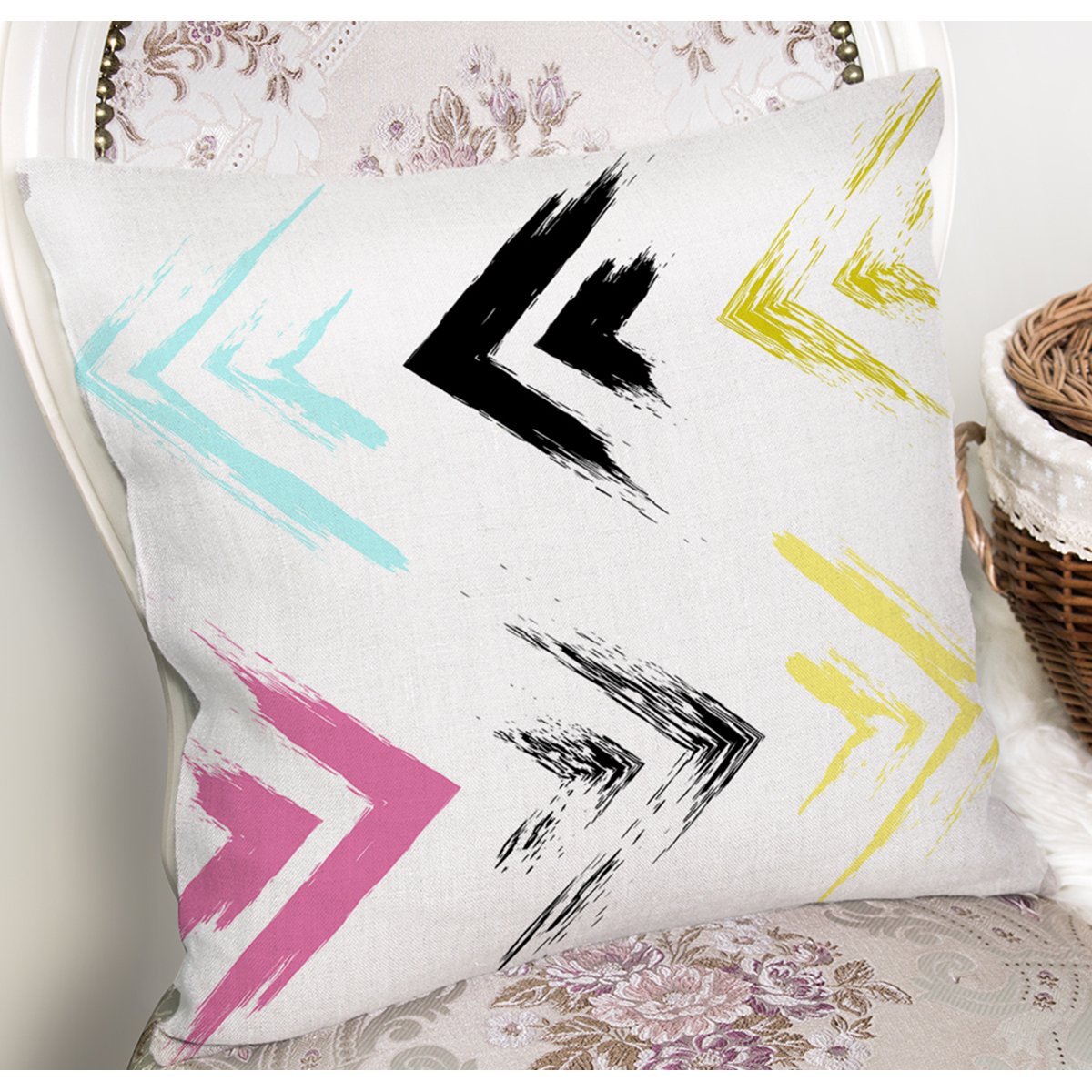 K7801-Beyaz-Zemin-Üzerinde-Renkli-Geometrik-Desenli-Dijital-Baskılı-Modern-Yastık-Kılıfı-1