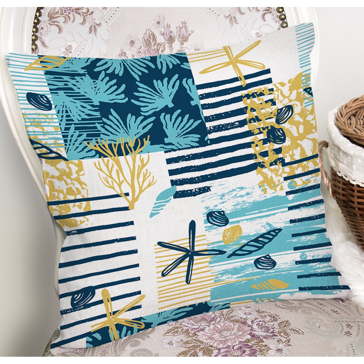 K7919-Beyaz-Zemin-Üzerinde-Renkli-Deniz-Motifli-Yastık-Kırlent-Kılıfı-1