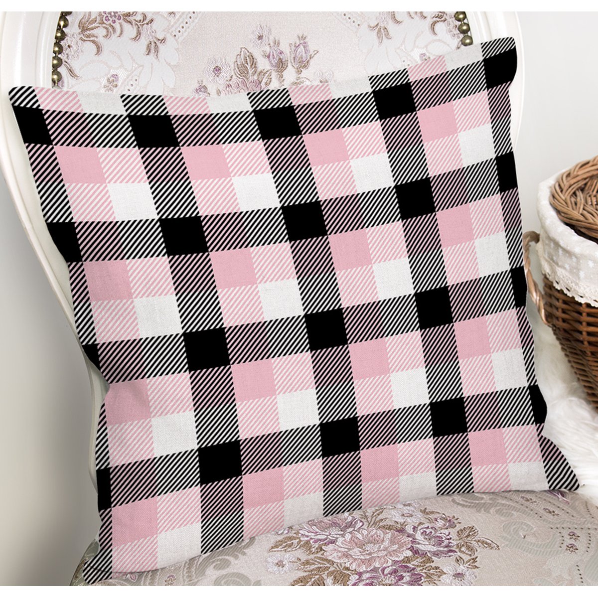 K7924-Beyaz-Zeminli-Siyah-Ekose-Desenli-Dijital-Baskılı-Modern-Yastık-Kırlent-Kılıfı-1