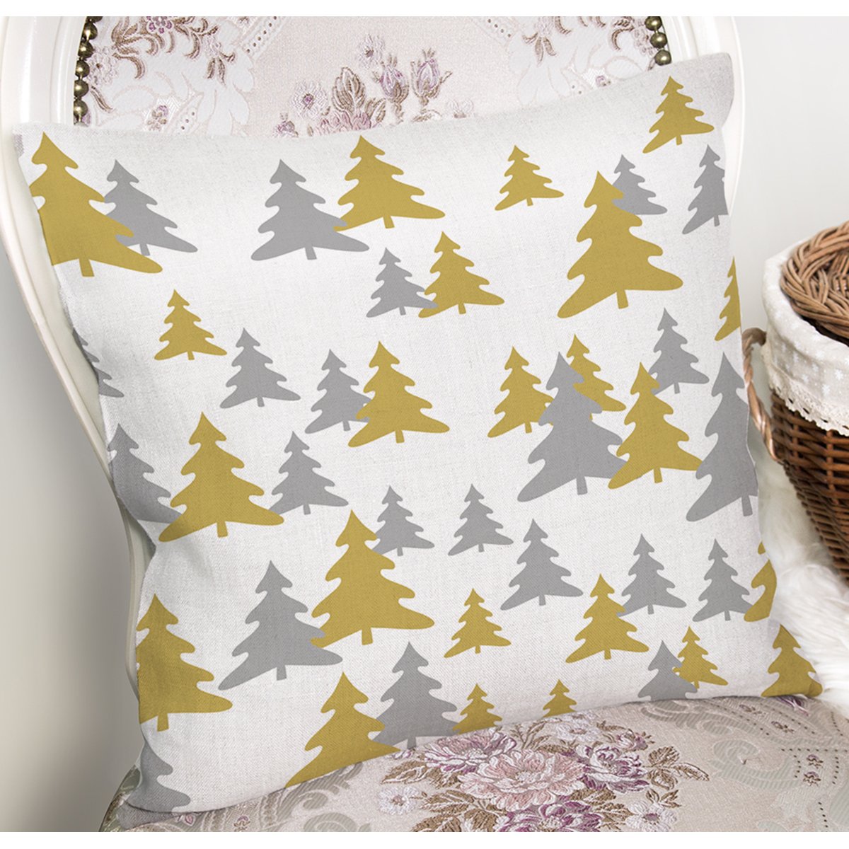K7941-Beyaz-Zemin-Üzerinde-Gold-Detaylı-Çamağacı-Desenli-Modern-Yastık-Kırlent-Kılıfı-1