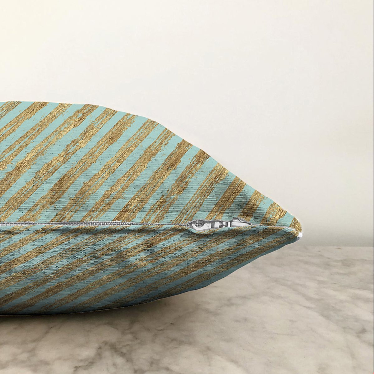 Sonil-K-8328-Çift-Taraflı-Renkli-Zemin-Üzerinde-Gold-Detaylı-Yatay-Çizgili-Modern-Şönil-Yastık-Kırlent-Kılıfı-2