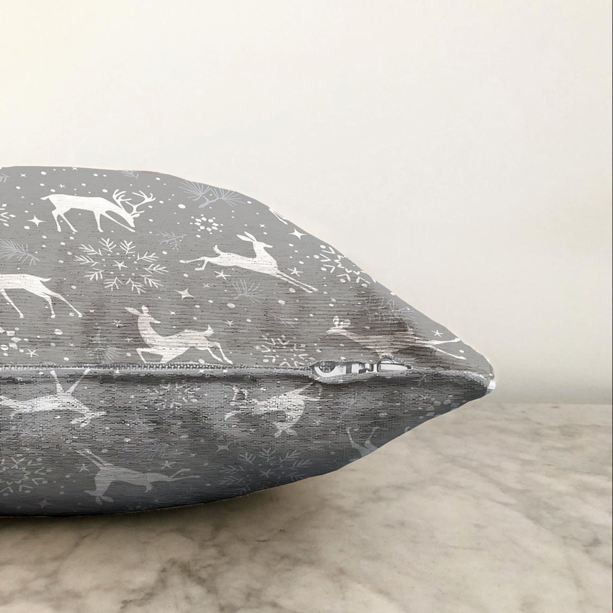 Sonil-K-8464-Çift-Taraflı-Gri-Zemin-Üzerinde-Geyik-Desenli-Dijital-Baskılı-Modern-Şönil-Yastık-Kırlent-Kılıfı-2