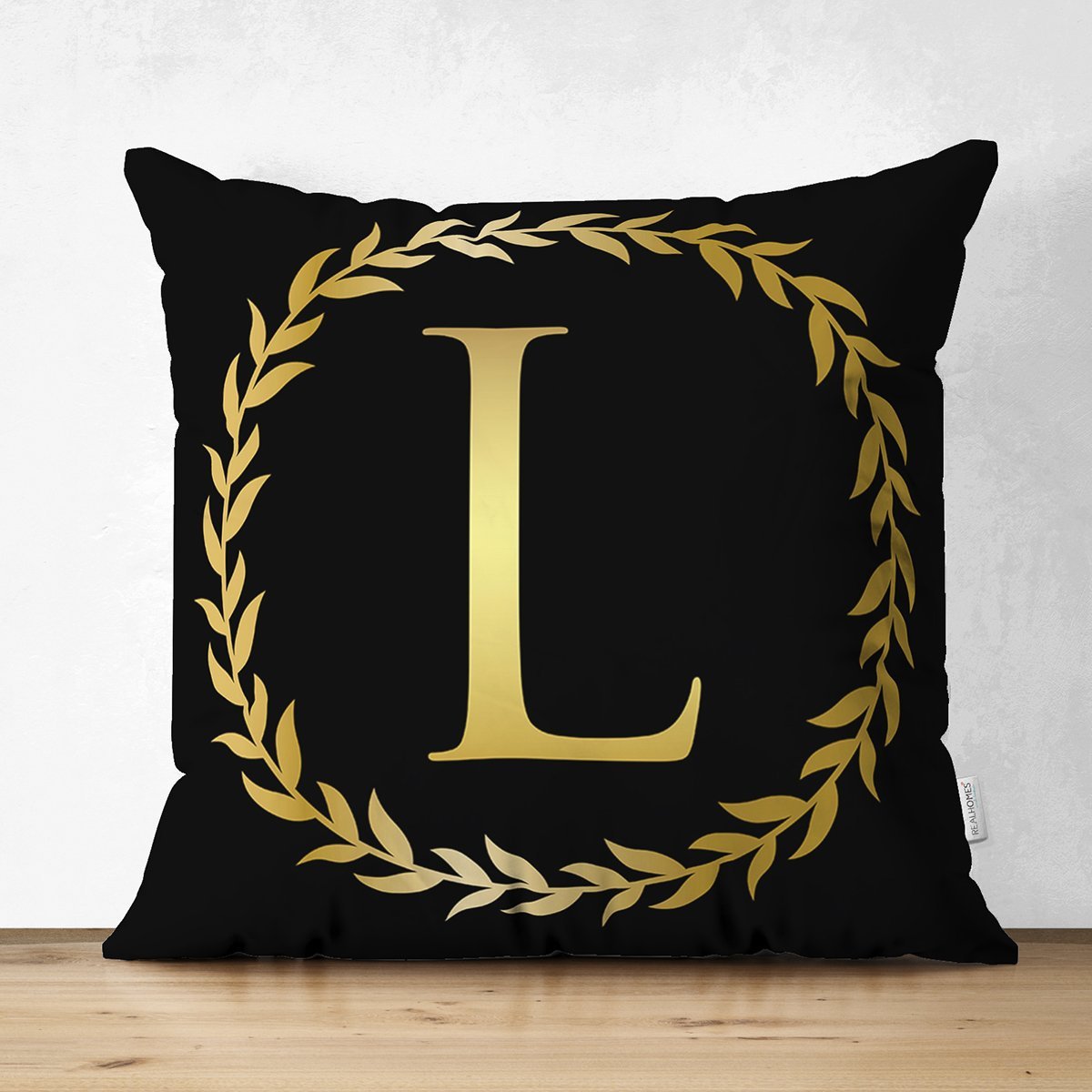 Suet-K9572-Siyah-Zemin-Gold-Yaprak-Cerceveli-L-Harfi-Ozel-Tasarim-Modern-Suet-Yastik-Kirlent-Kilifi
